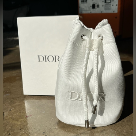 NEW Dior Beauty White Embroidered Bucket Bag with Box Limited Edition 2025 - Picture 1 of 6